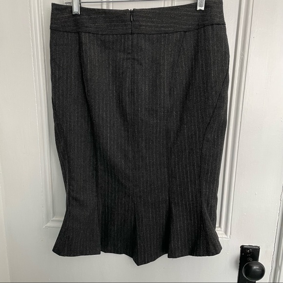 Mexx wool blended skirt with cute back frill & high low look below knee size 8 - Picture 2 of 6